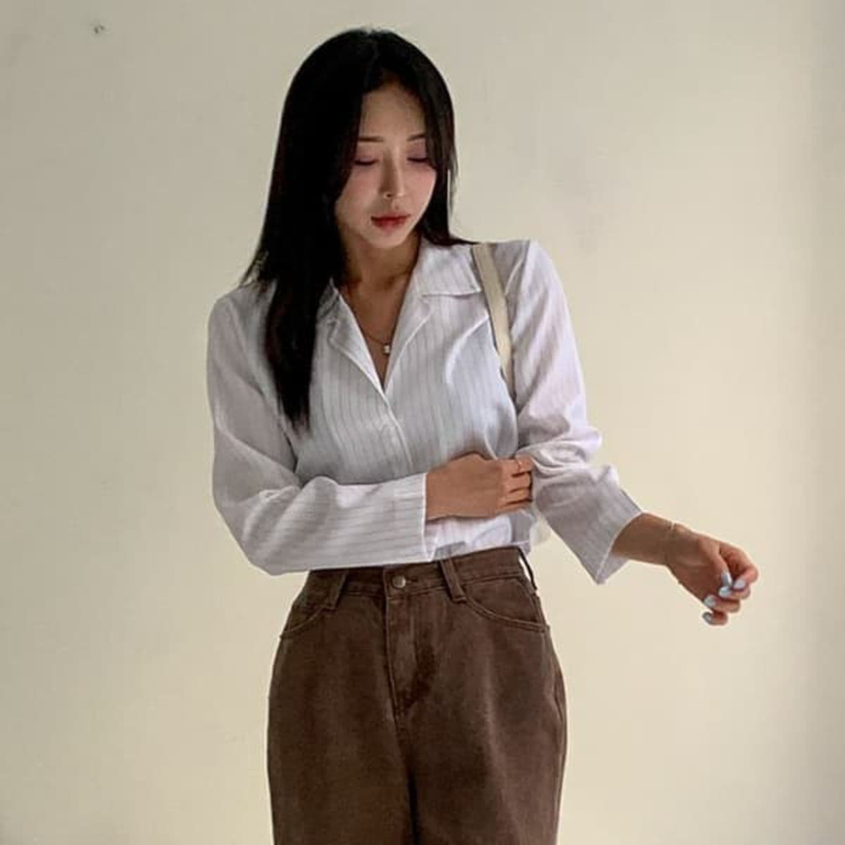 여성 가을 스트라이프 카라 긴팔 블라우스