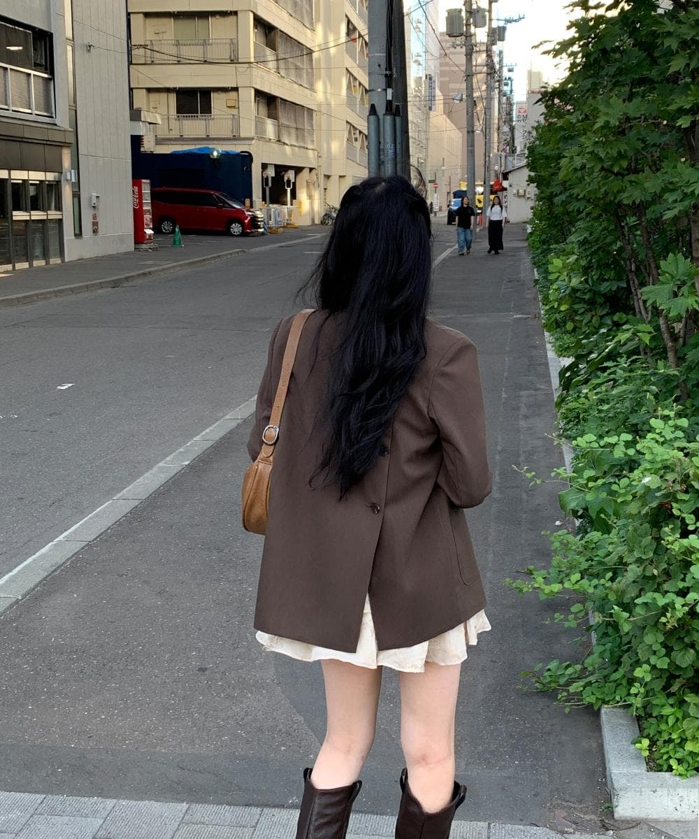 뒷트임 버튼 포인트 싱글 오버핏 블레이저 자켓 테일러드 카라 더블카라 투버튼 봄 가을 간절기 아우터 재킷 데이트룩 하객룩 3COL