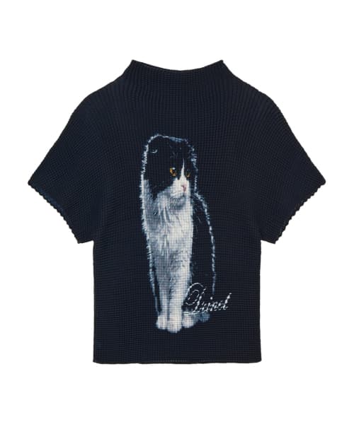 PLEATED GRAPHIC T-SHIRT IN BLACK