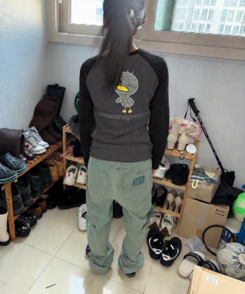 안녕자두야X탄산 윙크 꼬꼬 롱슬리브 (차콜)