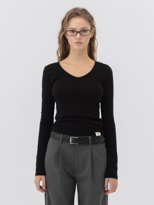 G CHARM V-NECK LONG SLEEVE (BLACK)