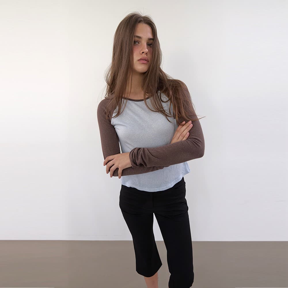 [아수라 X 패션애완쏭] CONTRAST SLIM RAGLAN TOP (SOFT BLUE+BROWN)