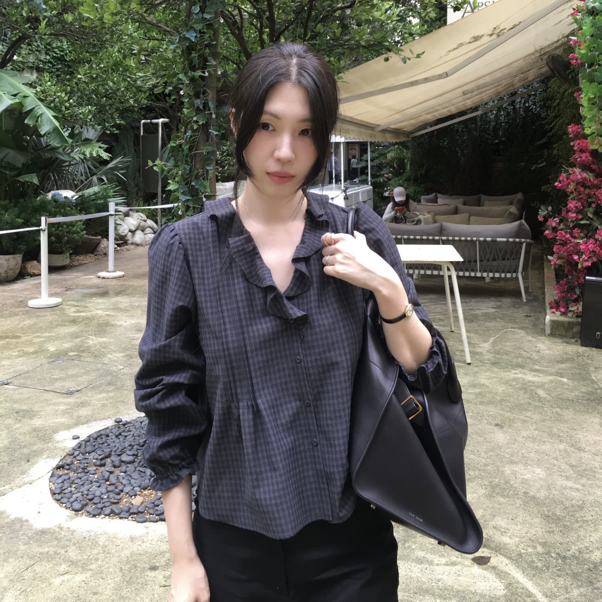 [튜드먼트 X 곰송이] RUFFLE LONG-SLEEVE BLOUSE_CHARCOAL CHECK