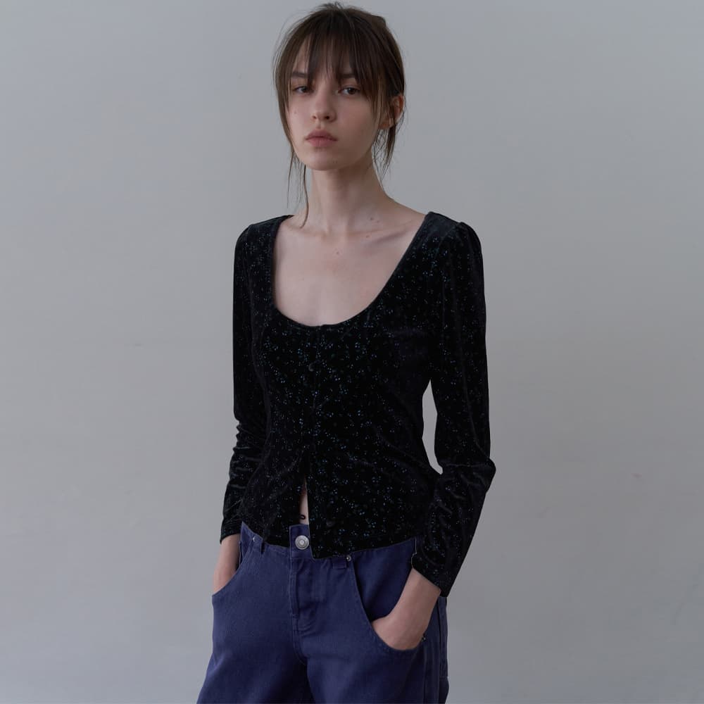 FLORAL-PRINTED TEE BLOUSE_BLACK