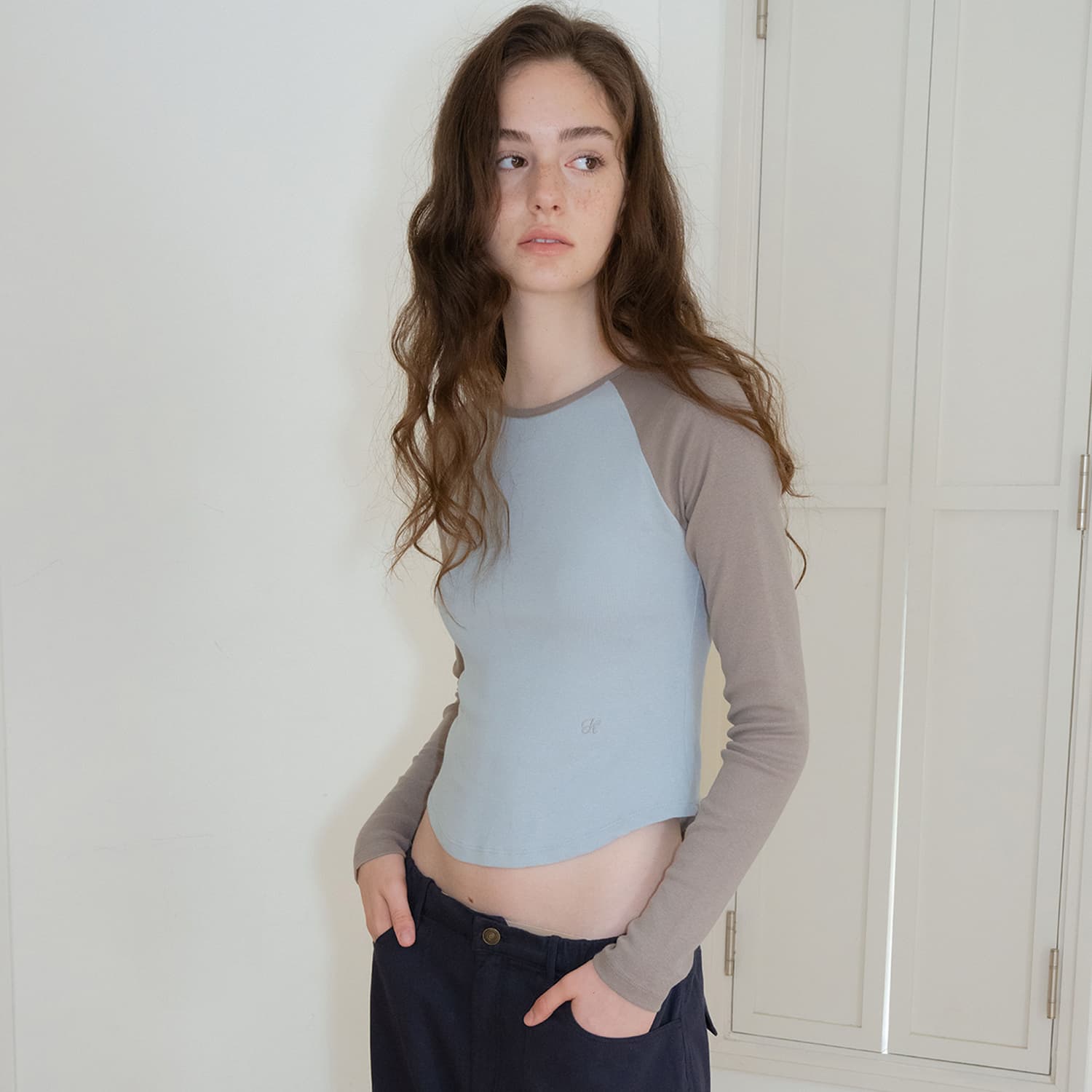 fitted raglan t-shirt (baby blue - cocoa)