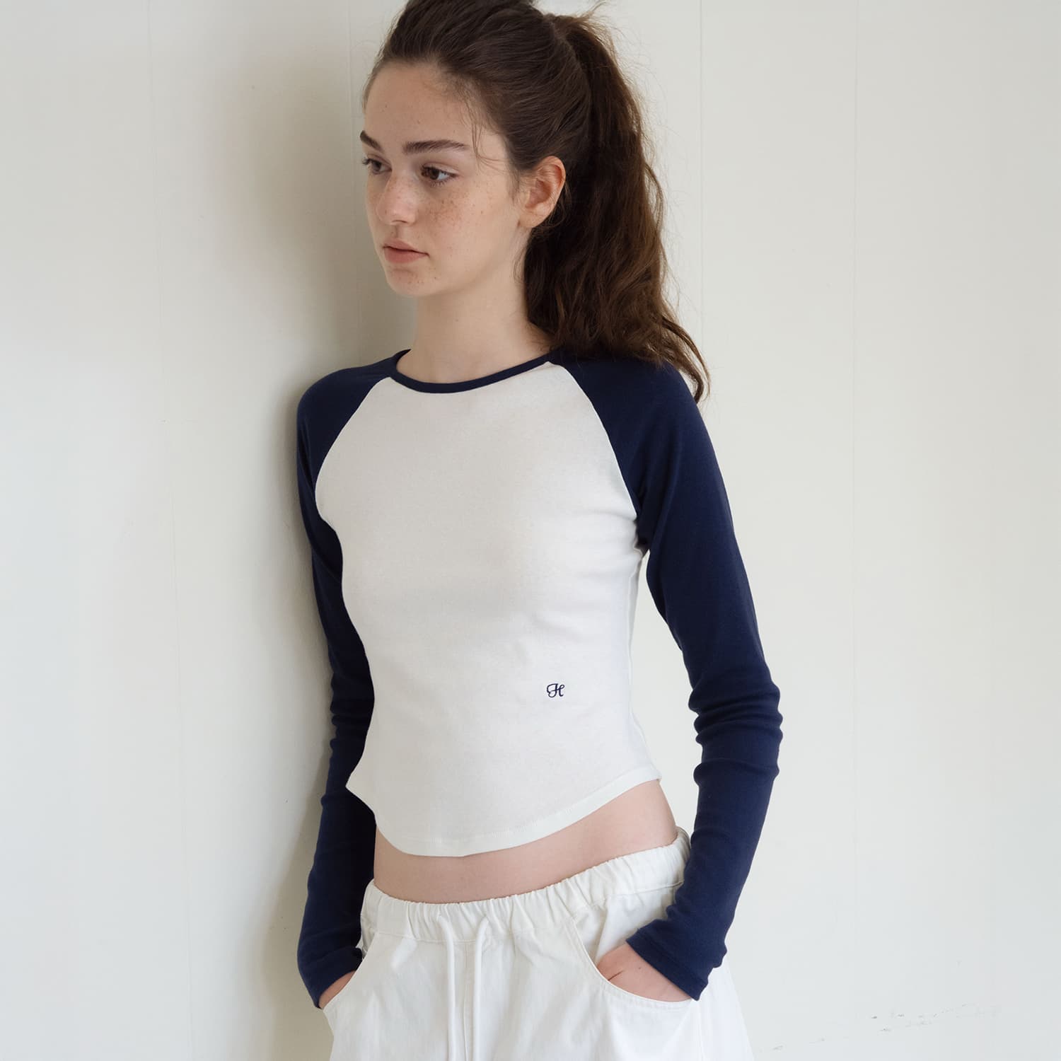 fitted raglan t-shirt (ivory - navy)