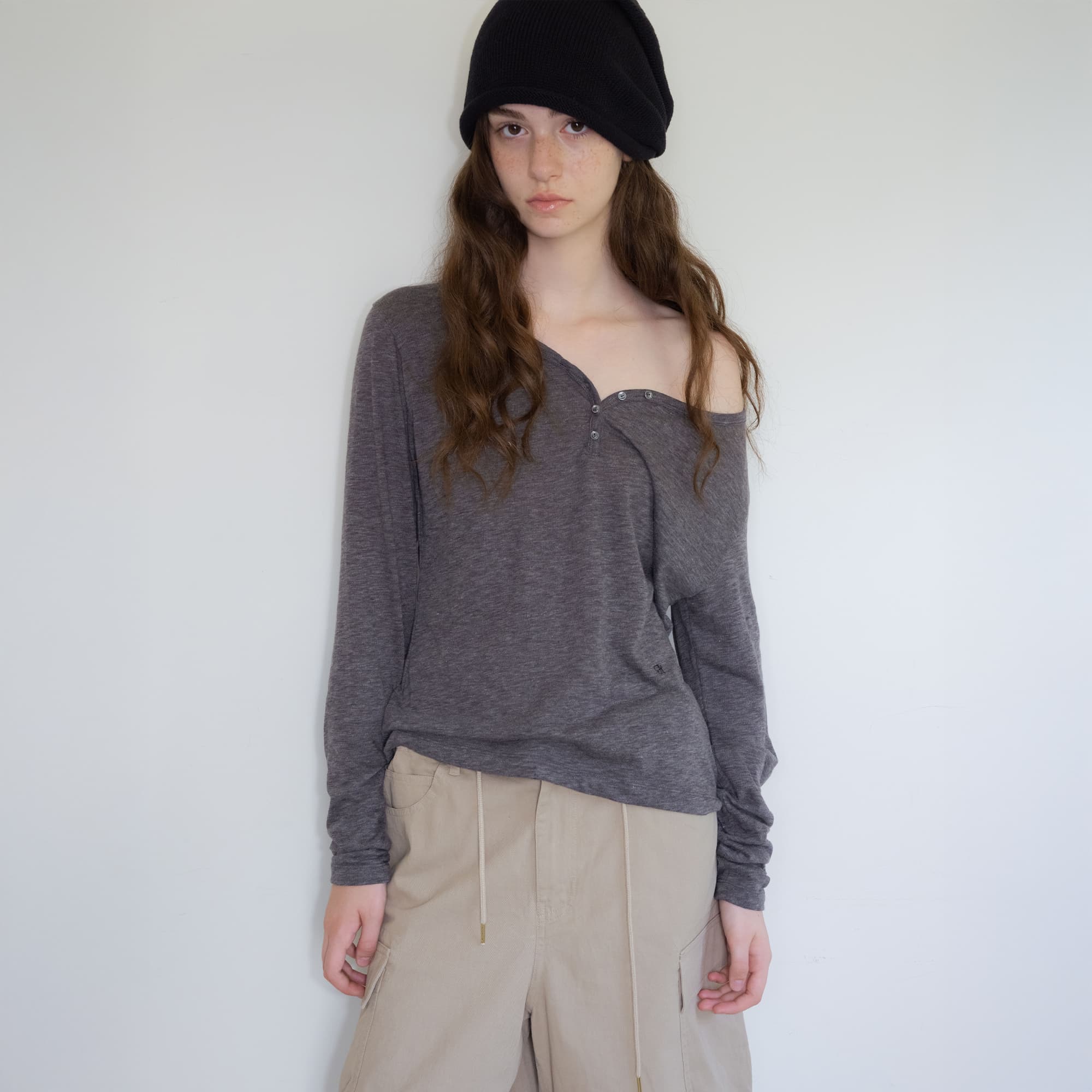 sheer slub button tee (charcoal)