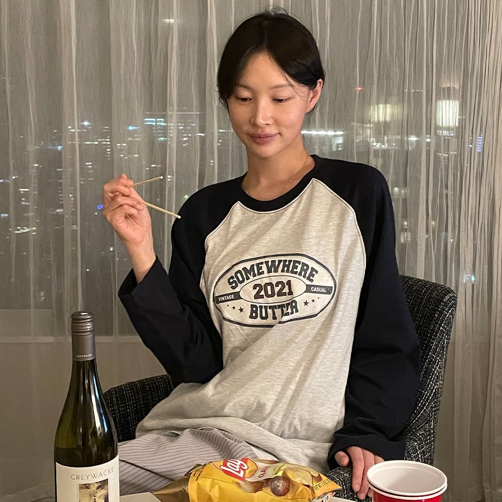 [김가을 PICK] [9th] Leo Raglan Long Top - White Melange(Deep Navy)