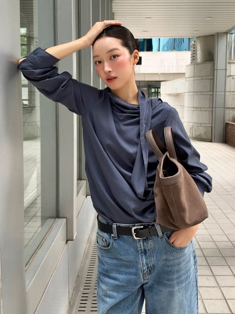 스카프 카울 넥 블라우스_네이비 / SCARF COWL NECK BLOUSE_NAVY